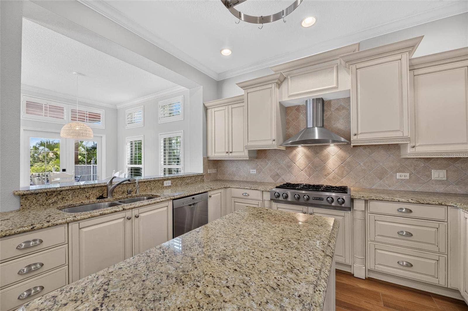 825 ISLEBAY DRIVE, Apollo Beach, FL 33572 825 ISLEBAY DRIVE, Apollo Beach, FL 33572