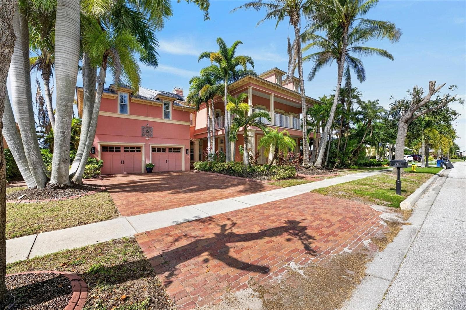 825 ISLEBAY DRIVE, Apollo Beach, FL 33572 825 ISLEBAY DRIVE, Apollo Beach, FL 33572