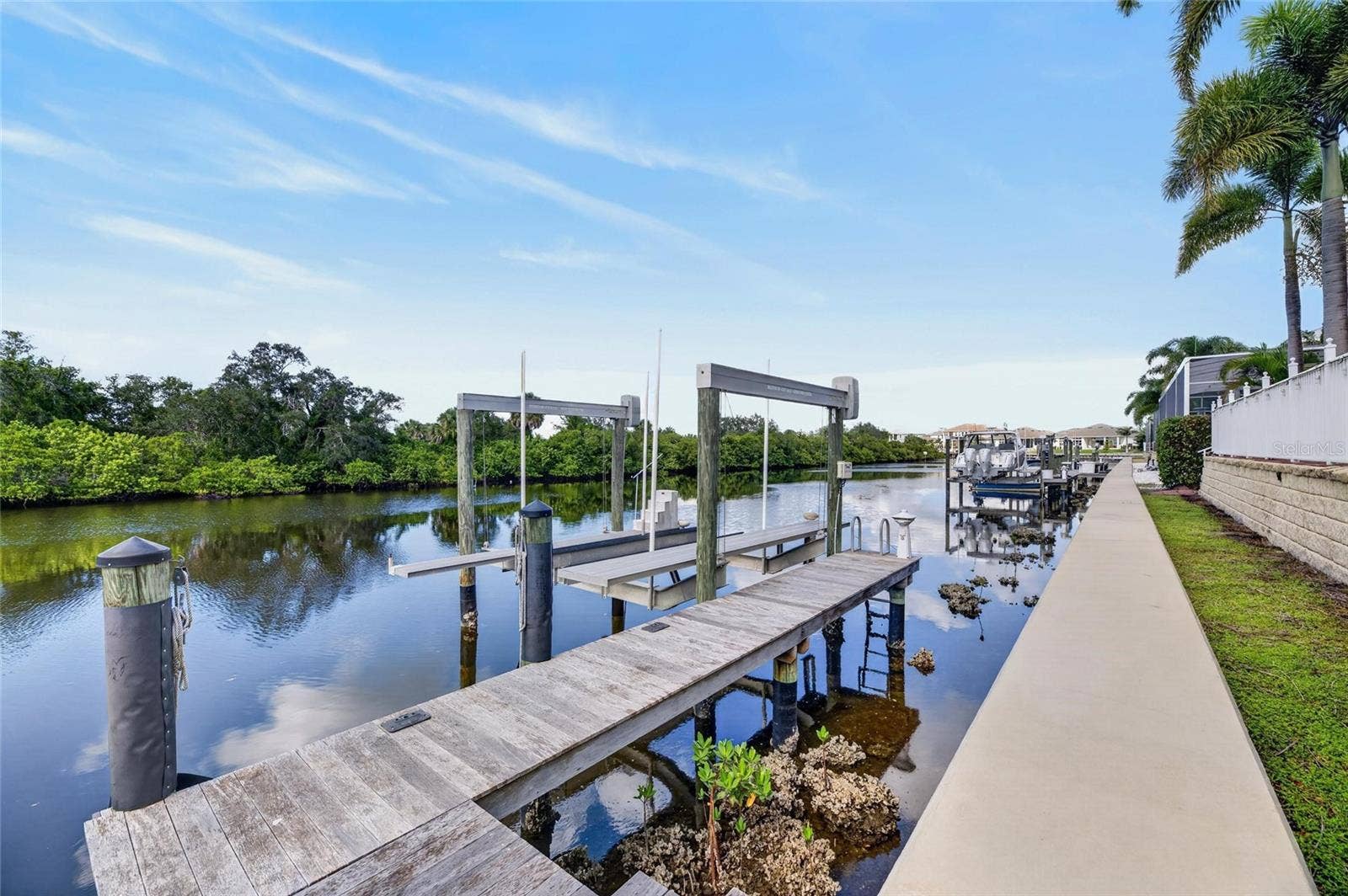 825 ISLEBAY DRIVE, Apollo Beach, FL 33572 825 ISLEBAY DRIVE, Apollo Beach, FL 33572