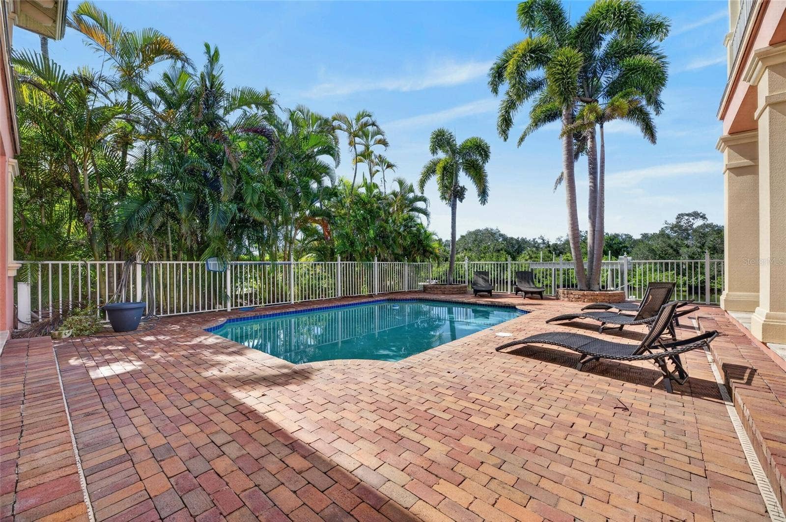 825 ISLEBAY DRIVE, Apollo Beach, FL 33572 825 ISLEBAY DRIVE, Apollo Beach, FL 33572