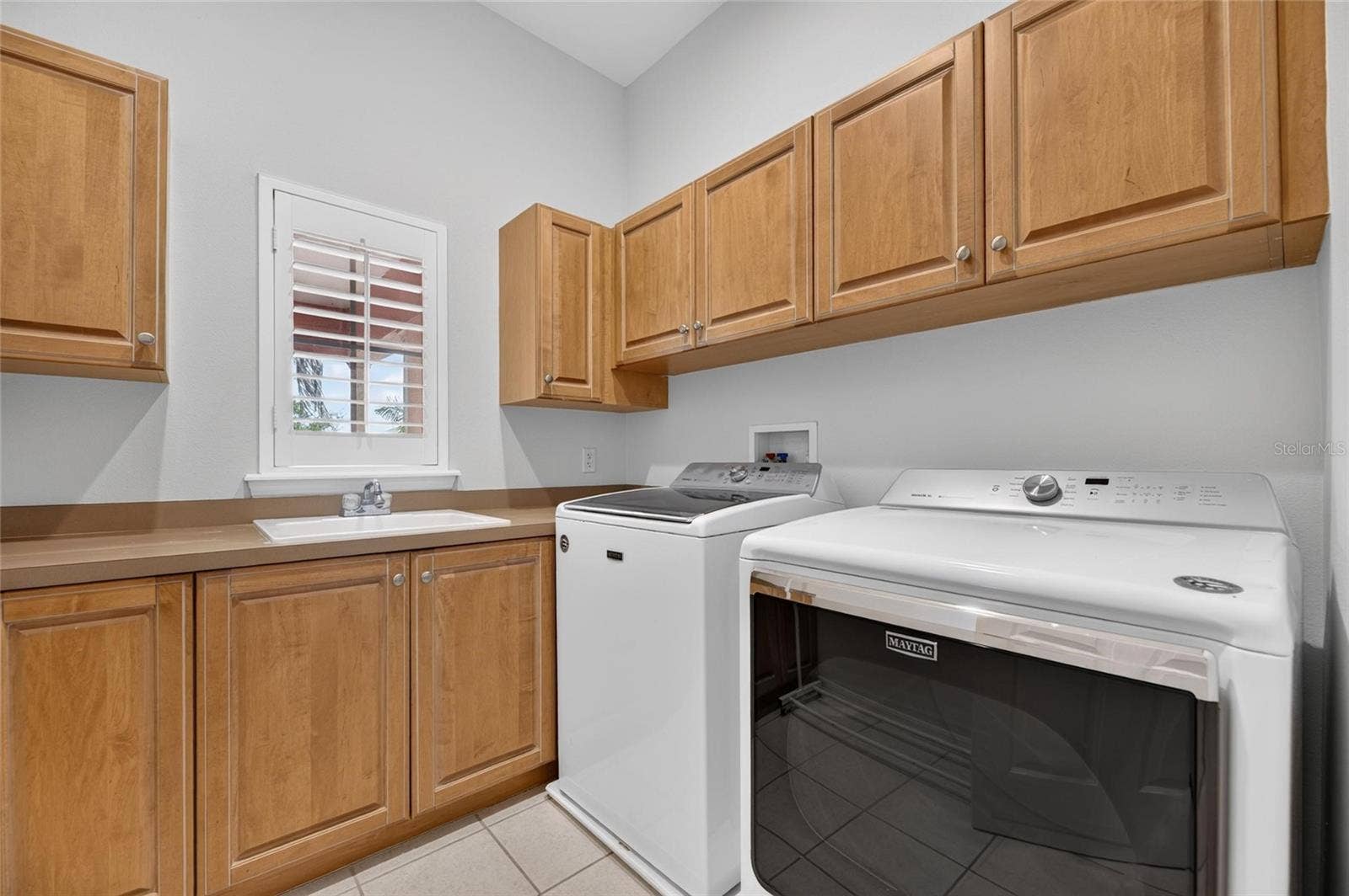 825 ISLEBAY DRIVE, Apollo Beach, FL 33572 825 ISLEBAY DRIVE, Apollo Beach, FL 33572