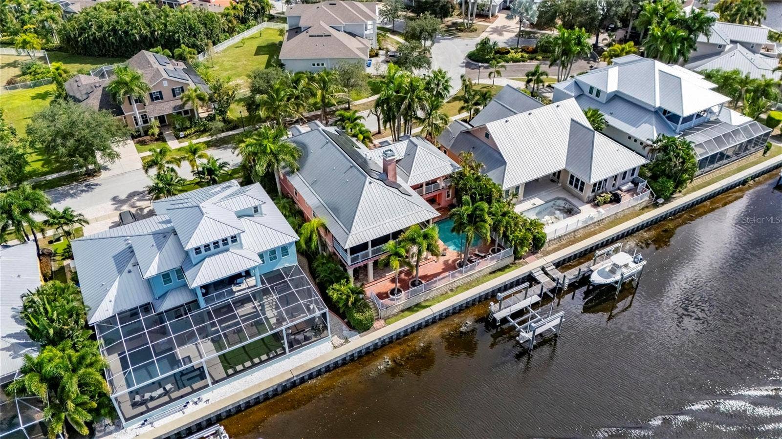 825 ISLEBAY DRIVE, Apollo Beach, FL 33572 825 ISLEBAY DRIVE, Apollo Beach, FL 33572