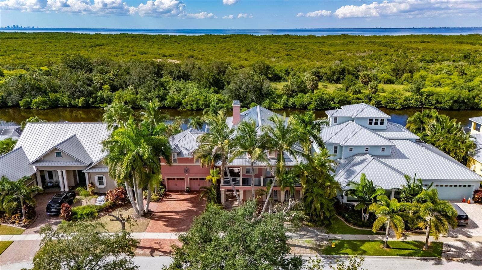 825 ISLEBAY DRIVE, Apollo Beach, FL 33572 825 ISLEBAY DRIVE, Apollo Beach, FL 33572