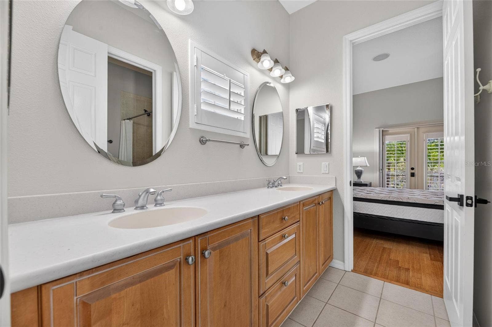825 ISLEBAY DRIVE, Apollo Beach, FL 33572 825 ISLEBAY DRIVE, Apollo Beach, FL 33572