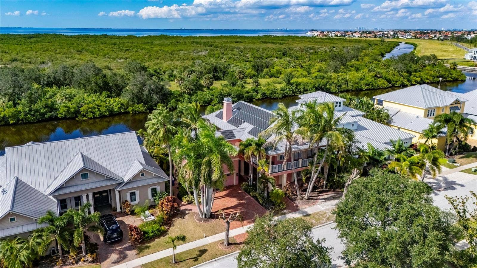 825 ISLEBAY DRIVE, Apollo Beach, FL 33572 825 ISLEBAY DRIVE, Apollo Beach, FL 33572