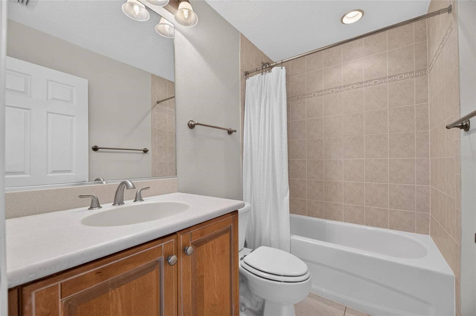 825 ISLEBAY DRIVE, Apollo Beach, FL 33572 825 ISLEBAY DRIVE, Apollo Beach, FL 33572