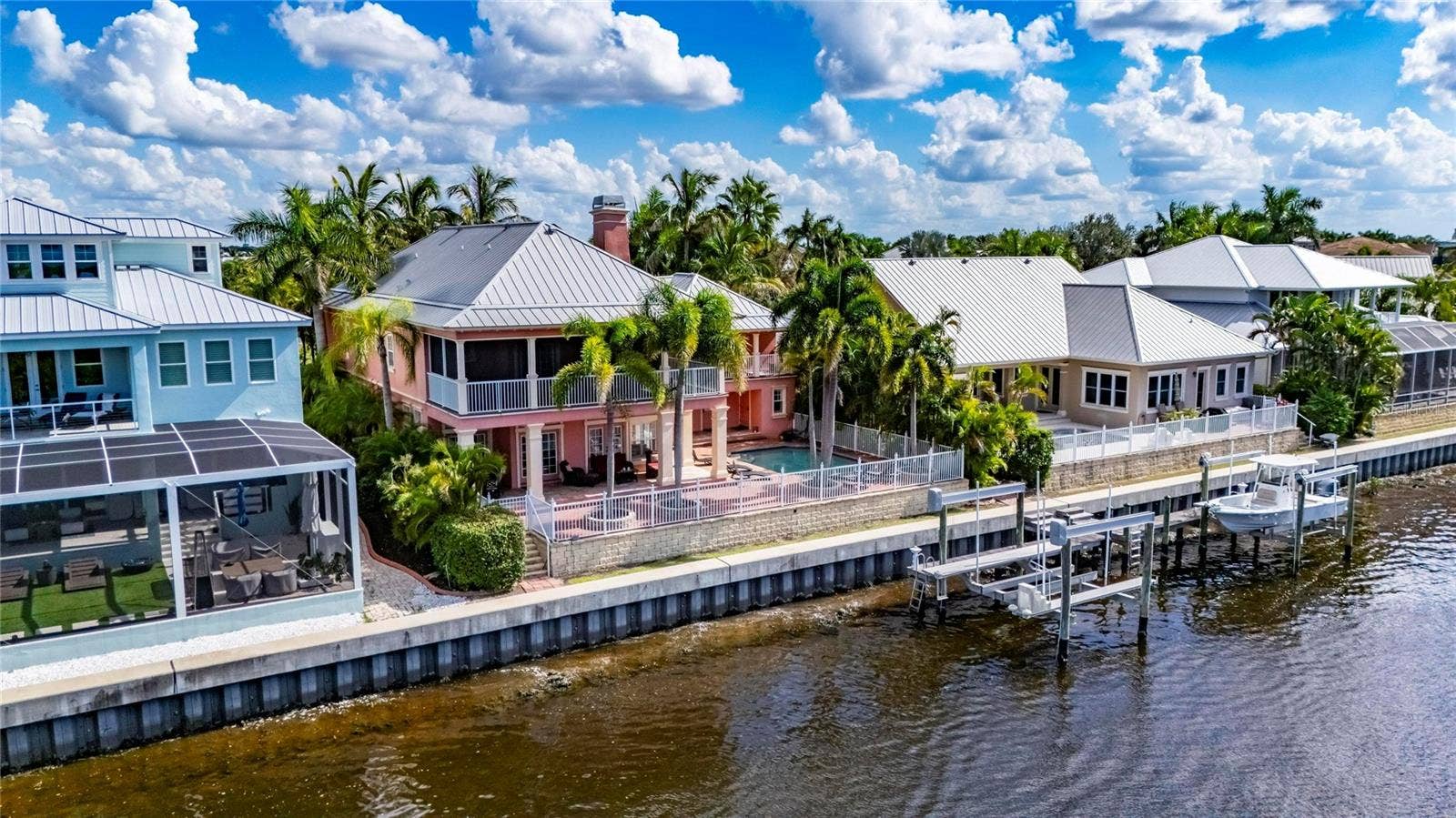 825 ISLEBAY DRIVE, Apollo Beach, FL 33572 825 ISLEBAY DRIVE, Apollo Beach, FL 33572