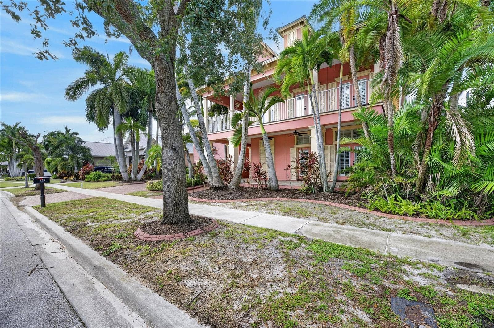 825 ISLEBAY DRIVE, Apollo Beach, FL 33572 825 ISLEBAY DRIVE, Apollo Beach, FL 33572