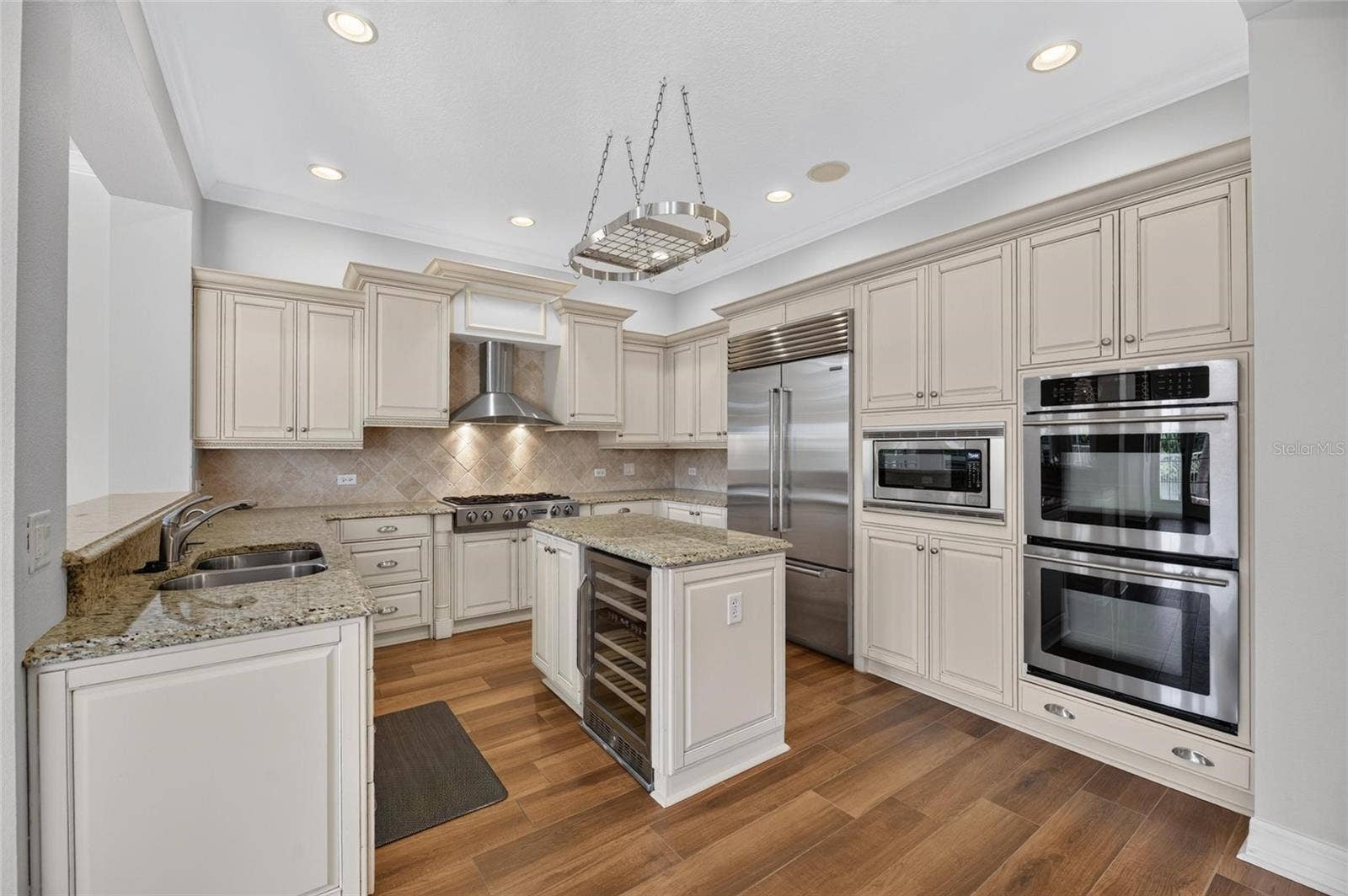 825 ISLEBAY DRIVE, Apollo Beach, FL 33572 825 ISLEBAY DRIVE, Apollo Beach, FL 33572