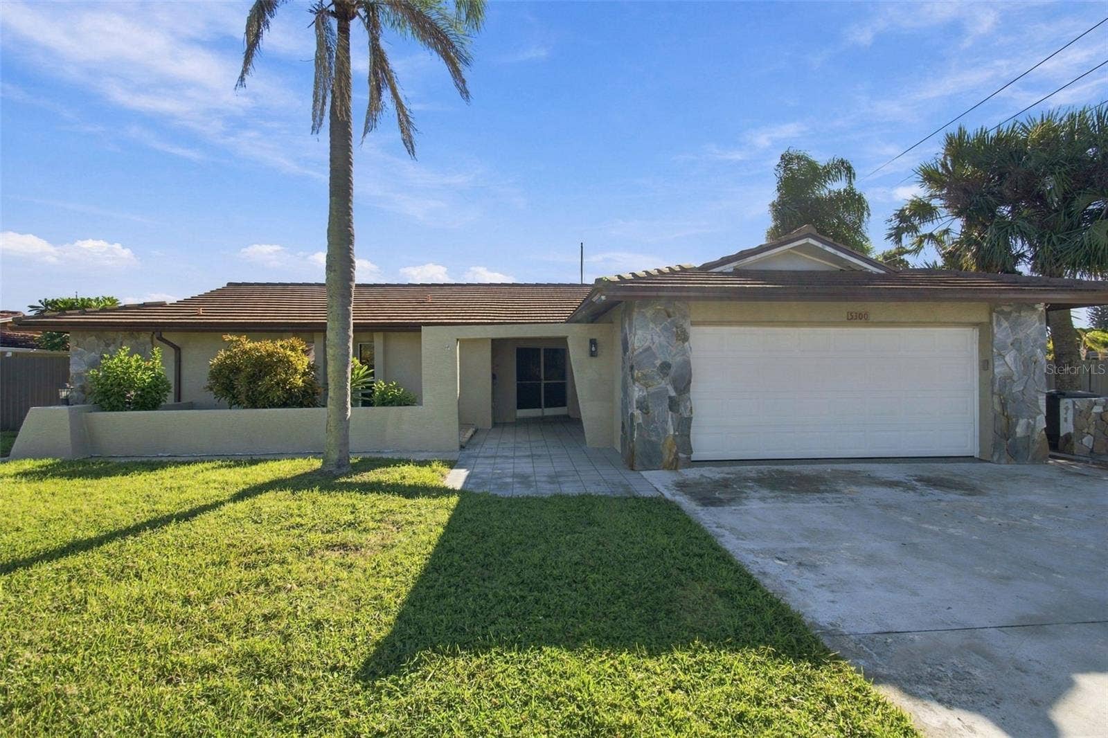 5300 PILOTS PLACE, New Port Richey, FL 34652