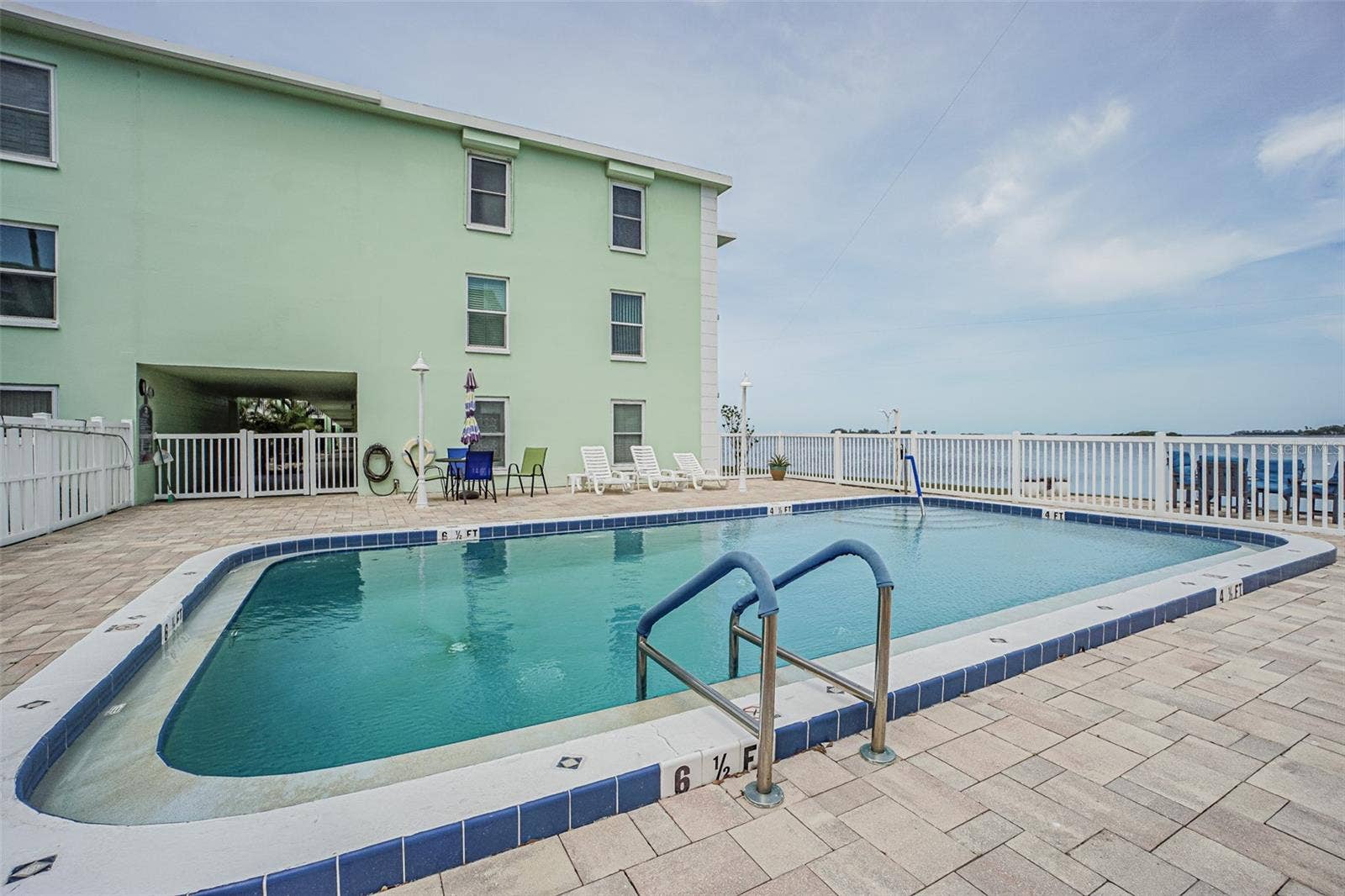 464 PAULA DRIVE N, #116, Dunedin, FL 34698 Heated Community Pool