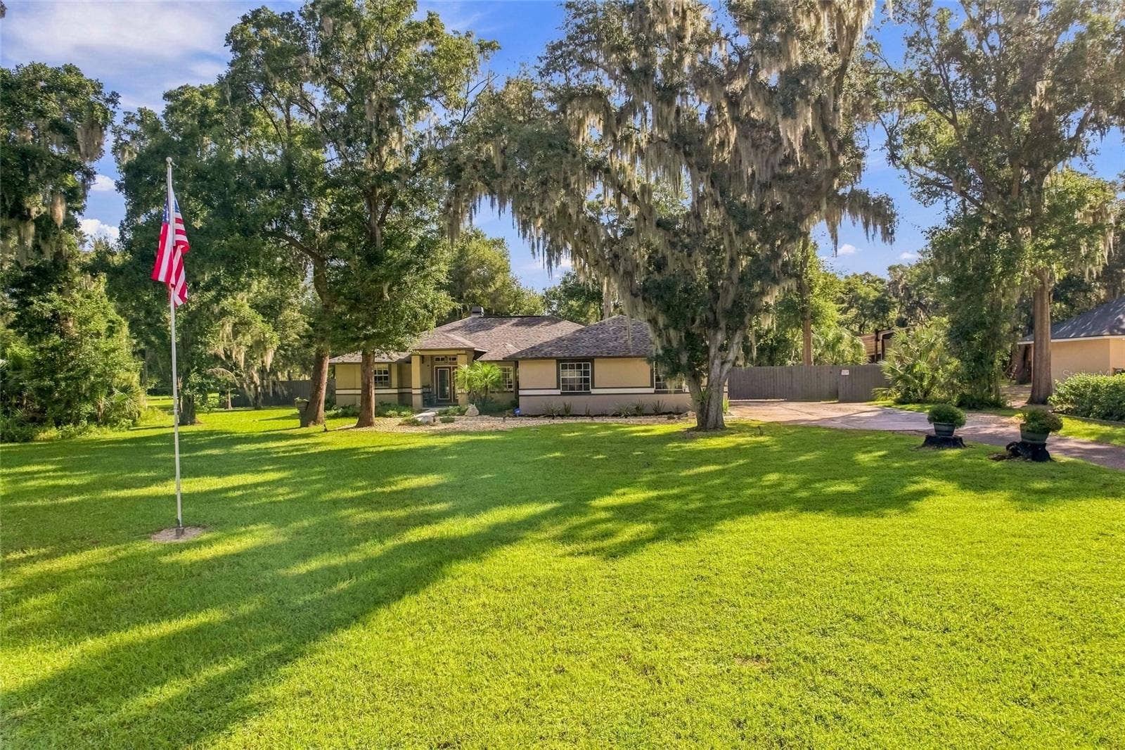 8416 SOUTHWOOD OAKS STREET, Lithia, FL 33547 8416 SOUTHWOOD OAKS STREET, Lithia, FL 33547