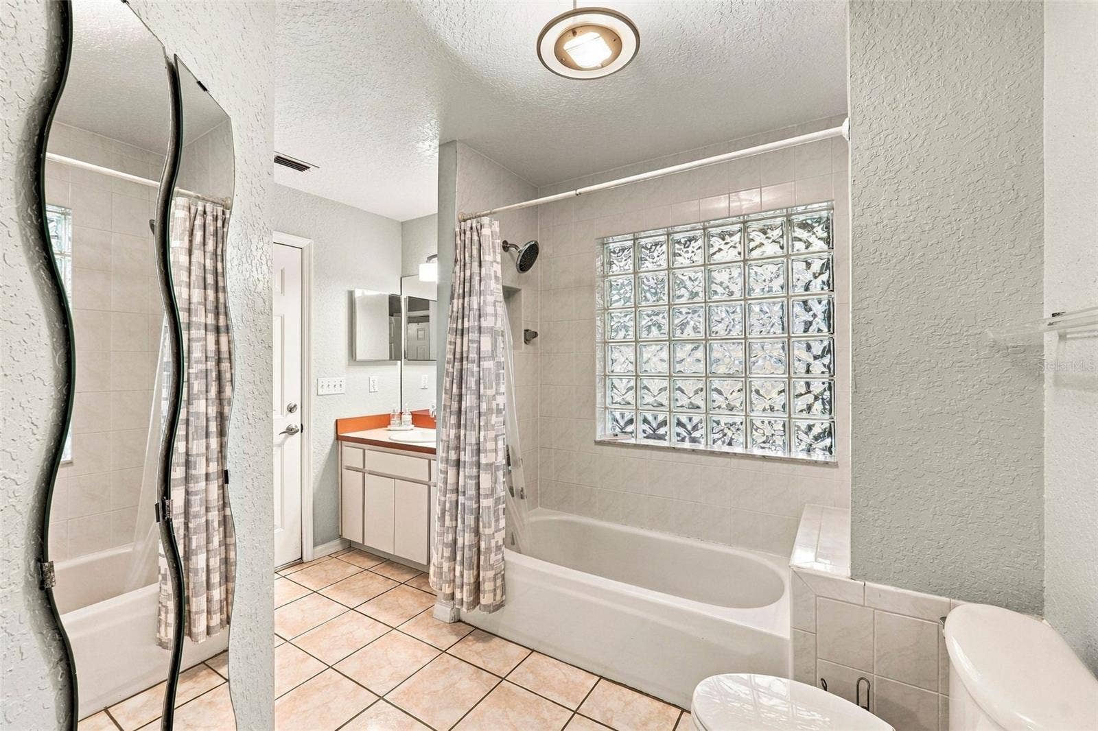 8416 SOUTHWOOD OAKS STREET, Lithia, FL 33547 8416 SOUTHWOOD OAKS STREET, Lithia, FL 33547