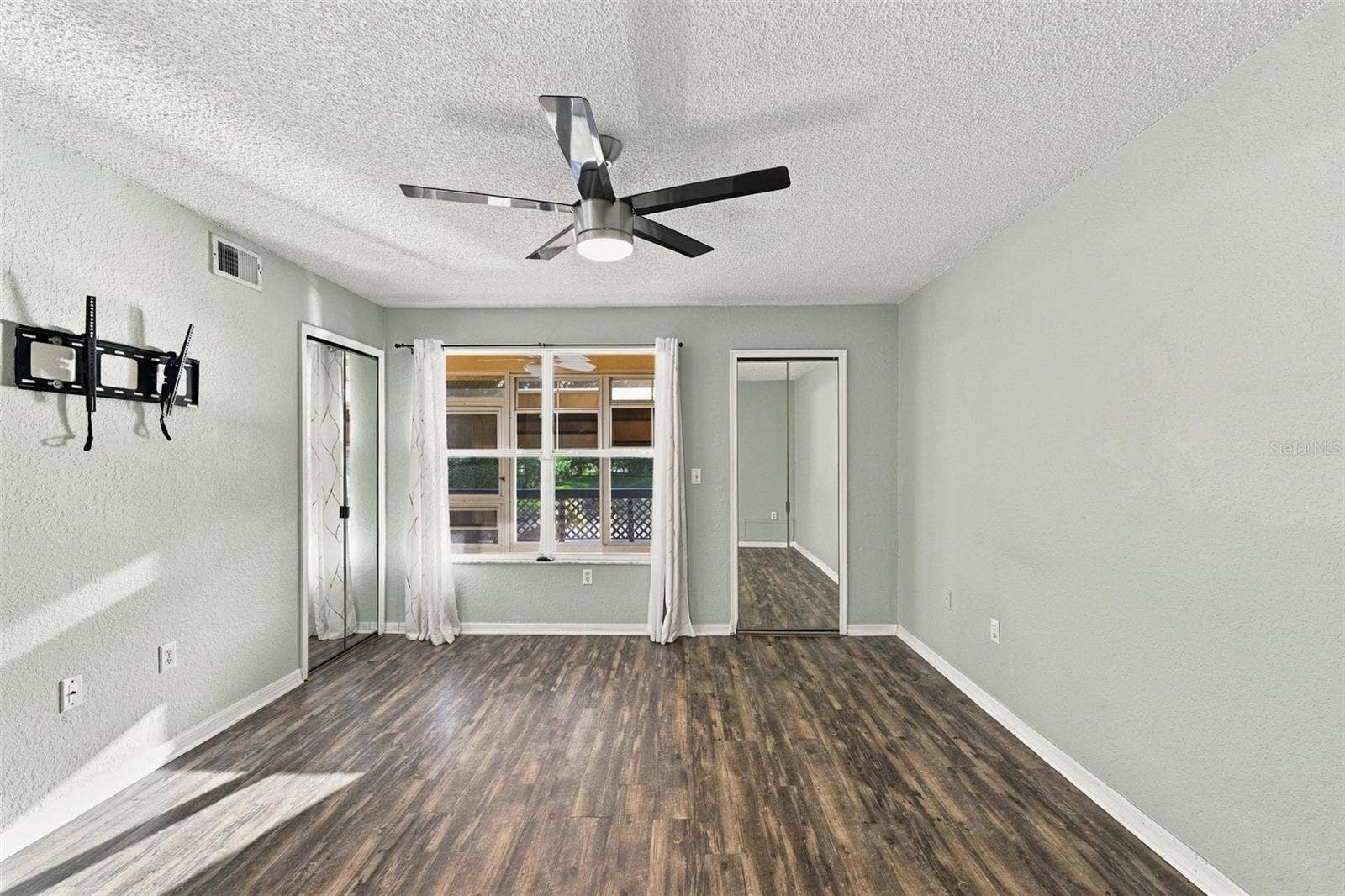 9049 ANTIGUA DRIVE, Seminole, FL 33777 9049 ANTIGUA DRIVE, Seminole, FL 33777