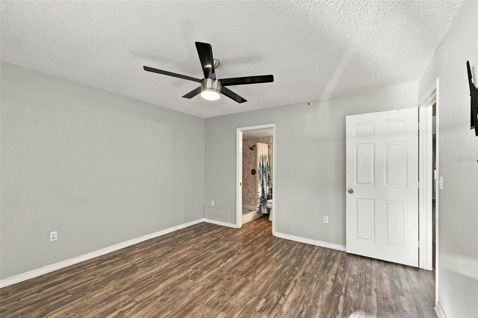 9049 ANTIGUA DRIVE, Seminole, FL 33777 9049 ANTIGUA DRIVE, Seminole, FL 33777