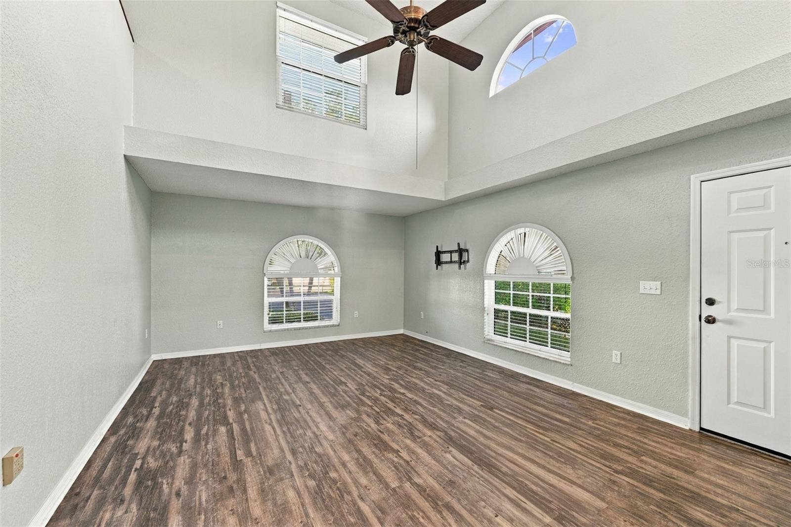 9049 ANTIGUA DRIVE, Seminole, FL 33777 9049 ANTIGUA DRIVE, Seminole, FL 33777