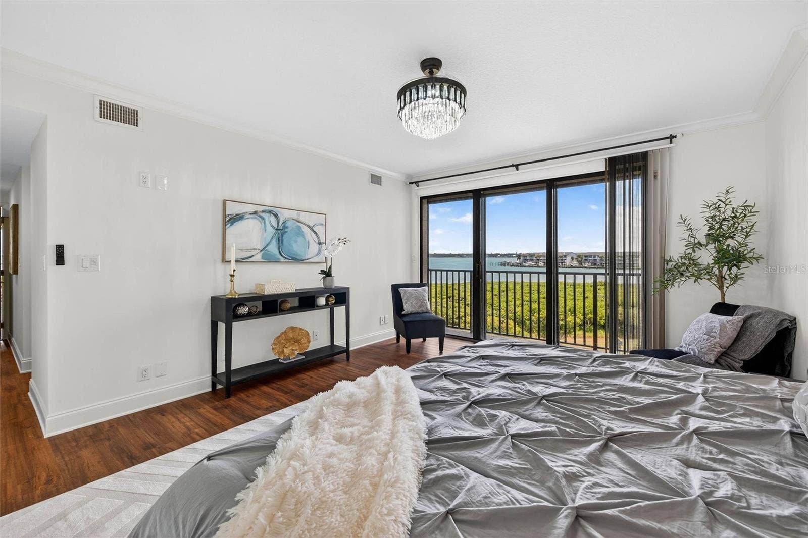 1501 GULF BOULEVARD, #205, Clearwater Beach, FL 33767 1501 GULF BOULEVARD, #205, Clearwater Beach, FL 33767