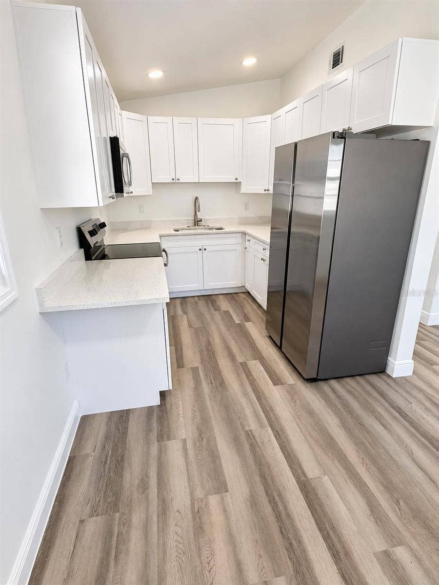 523 E BOYER STREET, Tarpon Springs, FL 34689 kitchen