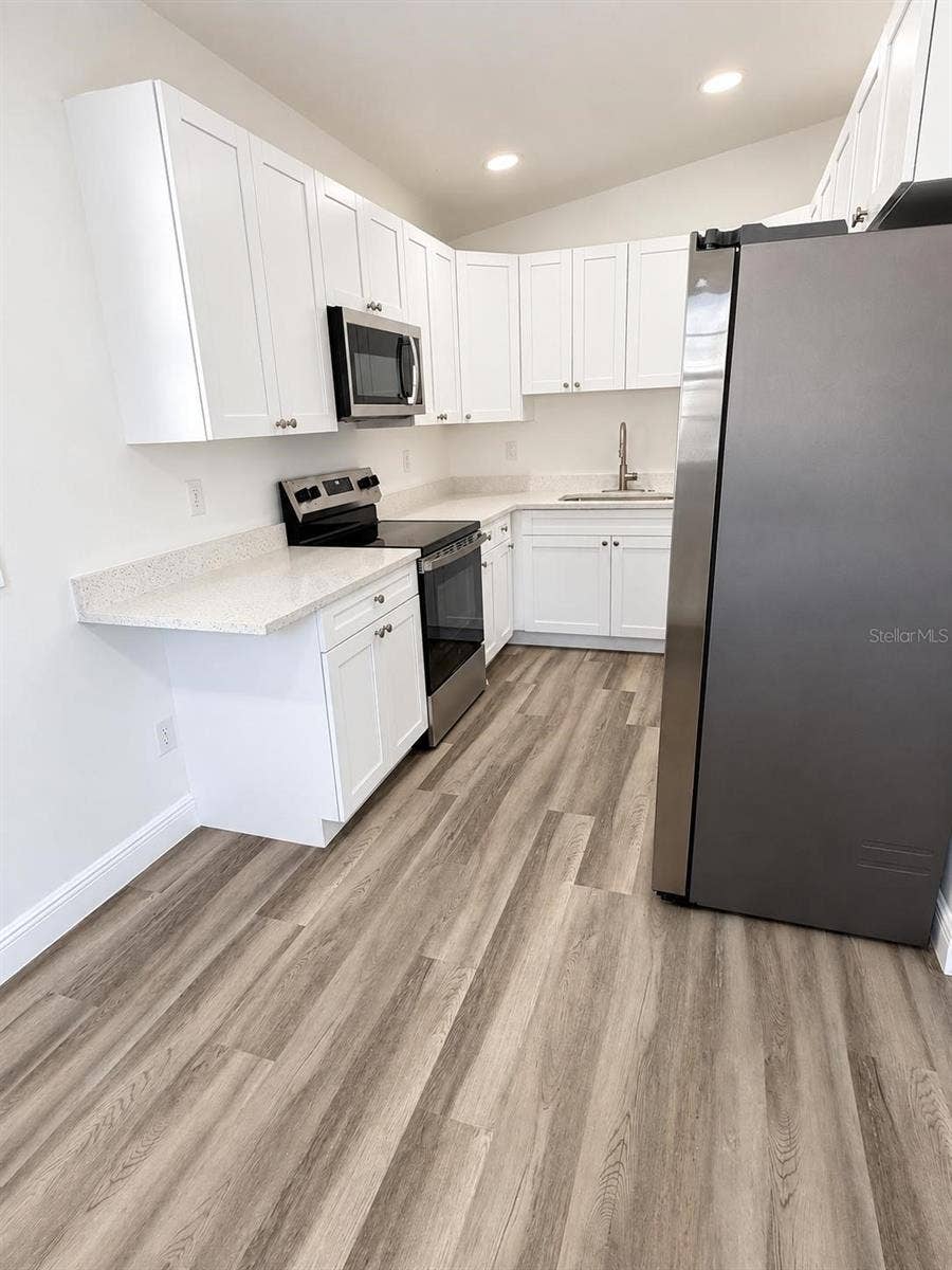 523 E BOYER STREET, Tarpon Springs, FL 34689 kitchen