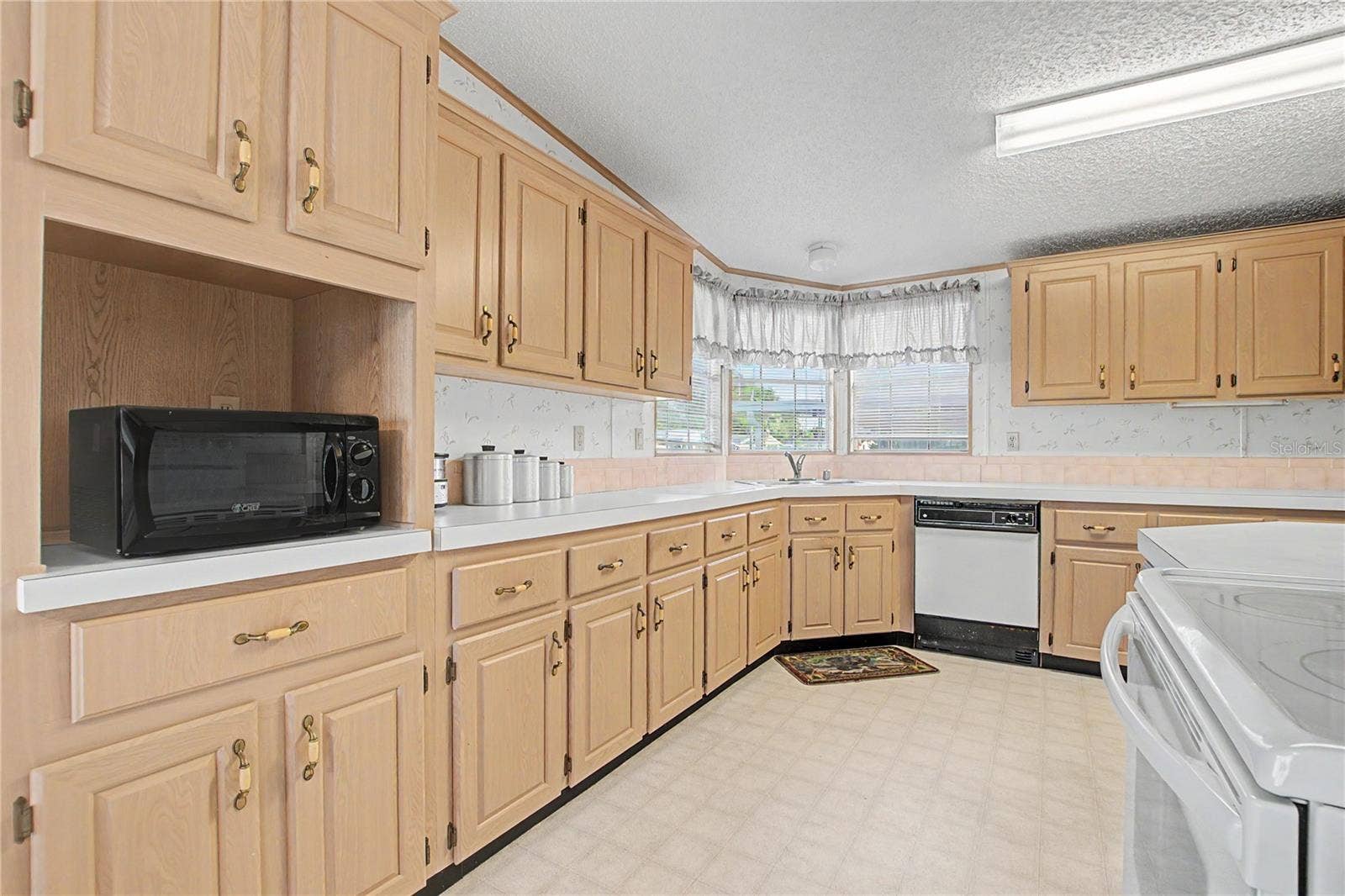 5425 BETMAR DRIVE, Zephyrhills, FL 33542 5425 BETMAR DRIVE, Zephyrhills, FL 33542
