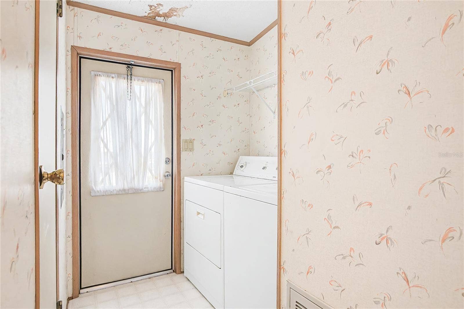 5425 BETMAR DRIVE, Zephyrhills, FL 33542 5425 BETMAR DRIVE, Zephyrhills, FL 33542