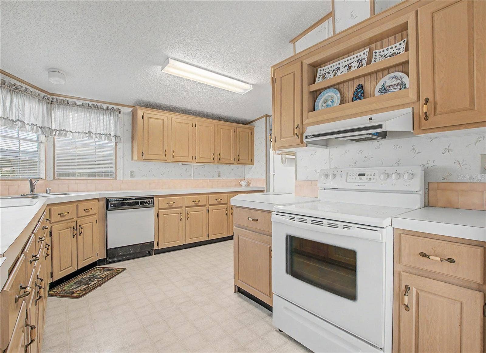 5425 BETMAR DRIVE, Zephyrhills, FL 33542 5425 BETMAR DRIVE, Zephyrhills, FL 33542