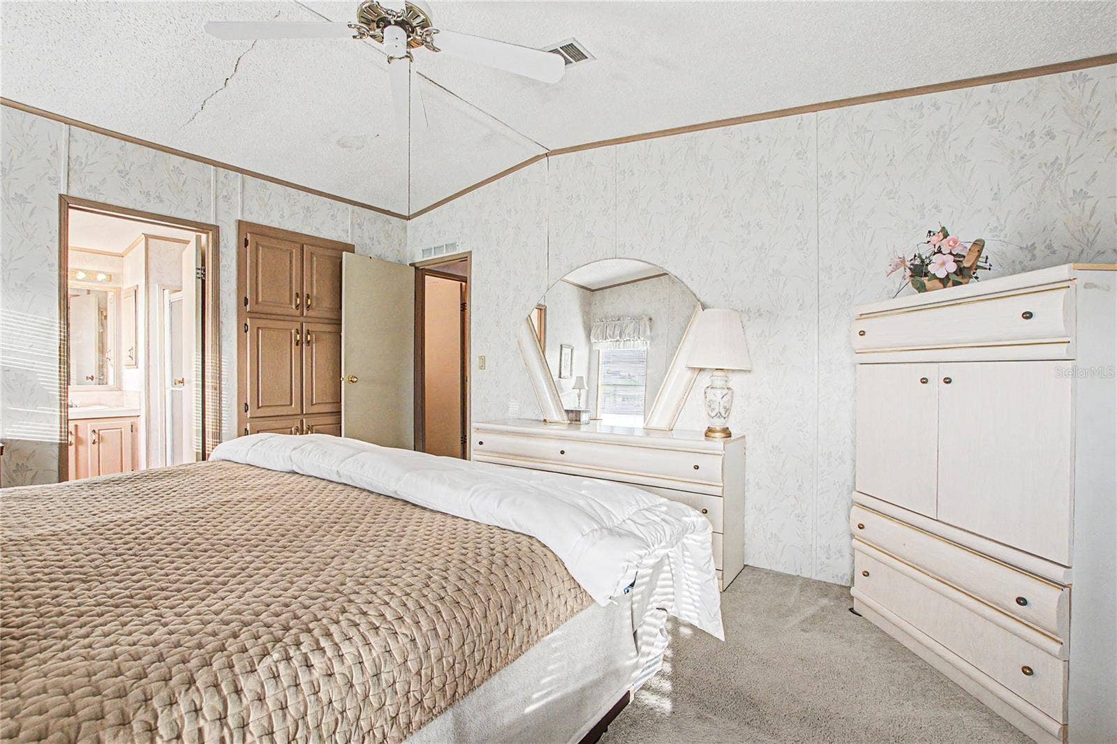 5425 BETMAR DRIVE, Zephyrhills, FL 33542 5425 BETMAR DRIVE, Zephyrhills, FL 33542