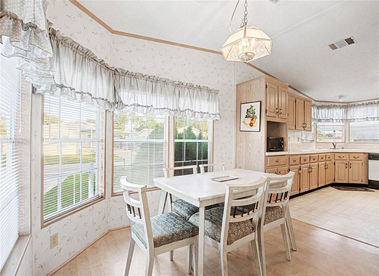 5425 BETMAR DRIVE, Zephyrhills, FL 33542 5425 BETMAR DRIVE, Zephyrhills, FL 33542