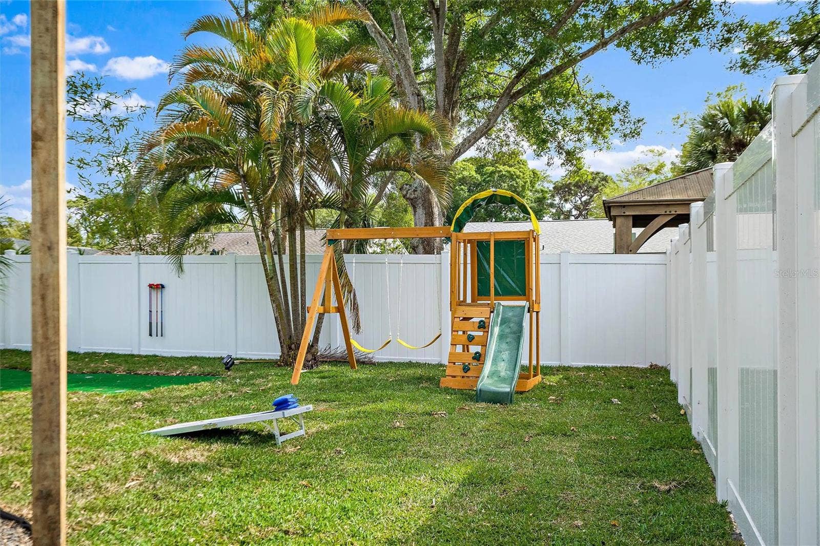 1323 PINE AVENUE NW, Largo, FL 33770