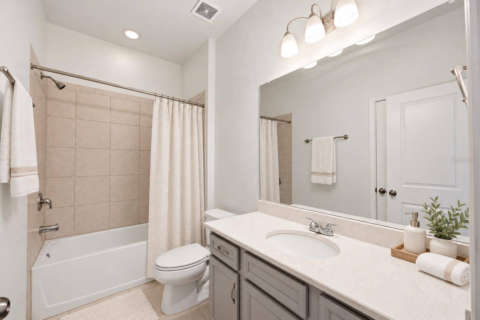 11417 BLUE WOODS DRIVE, Riverview, FL 33569 11417 BLUE WOODS DRIVE, Riverview, FL 33569