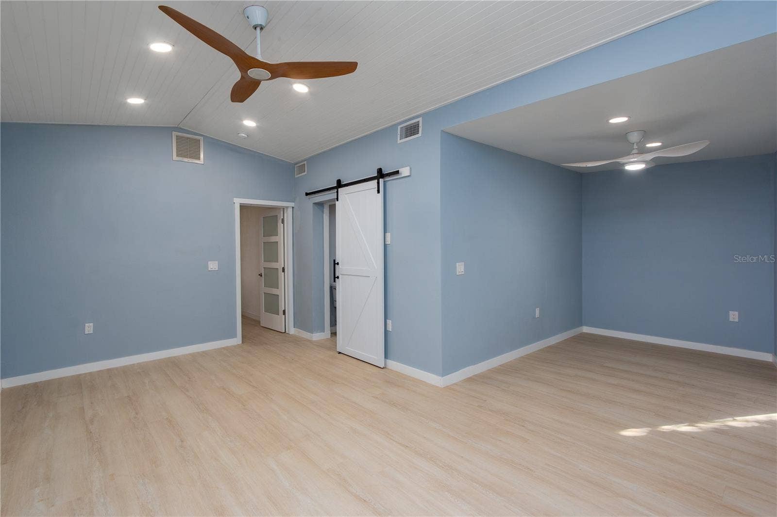 750 BAY ESPLANADE, Clearwater Beach, FL 33767 750 BAY ESPLANADE, Clearwater Beach, FL 33767