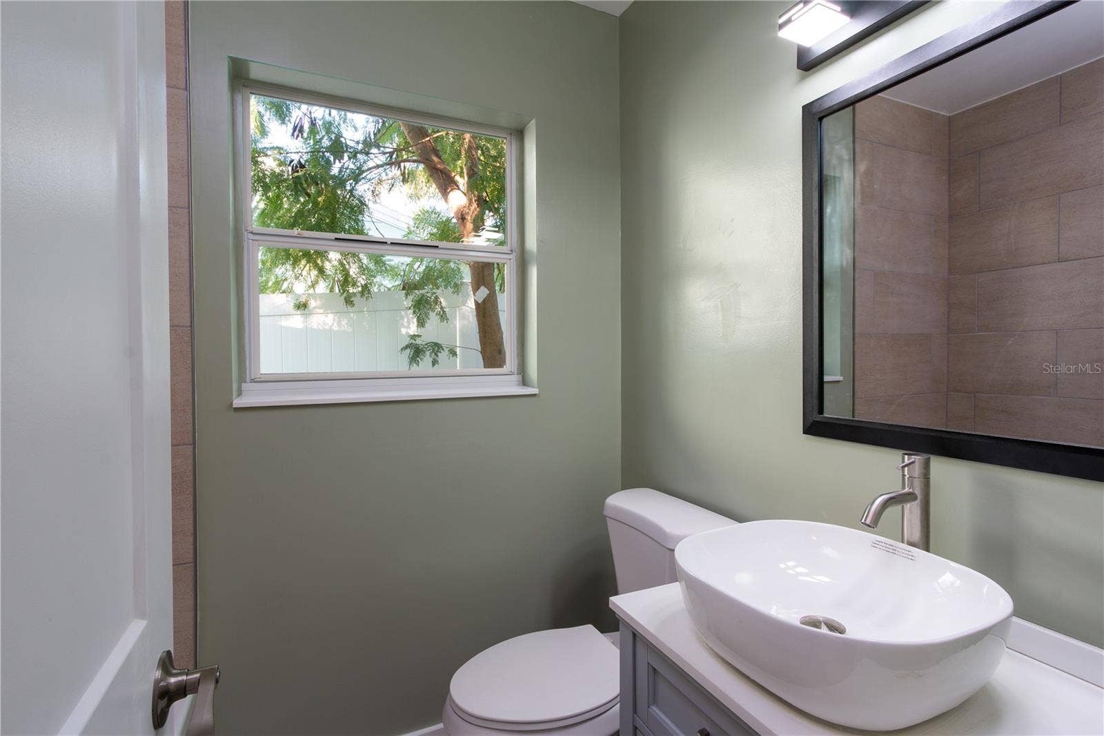 750 BAY ESPLANADE, Clearwater Beach, FL 33767 750 BAY ESPLANADE, Clearwater Beach, FL 33767