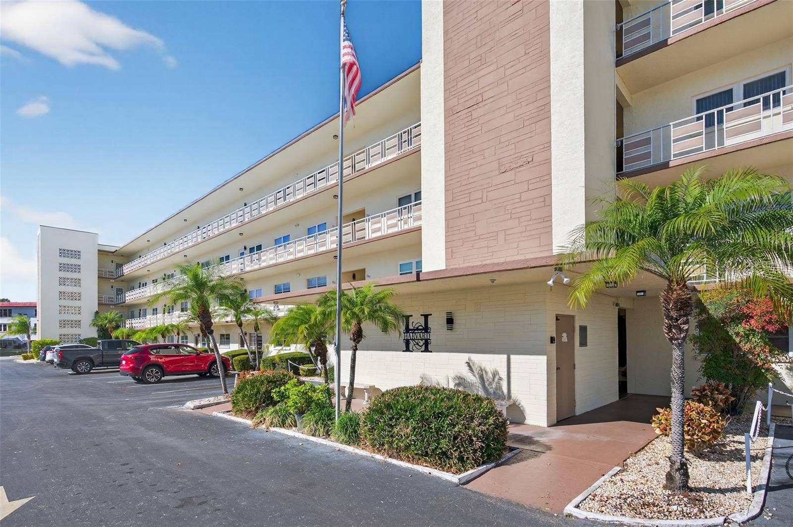 5705 80TH STREET N, #105, St Petersburg, FL 33709