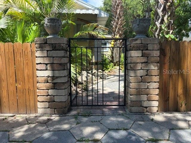 712 7TH STREET N, St Petersburg, FL 33701 712 7TH STREET N, St Petersburg, FL 33701