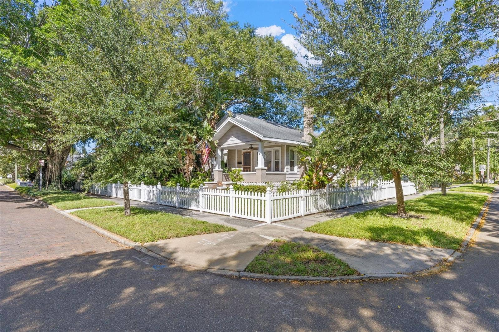 165 11TH AVENUE NE, St Petersburg, FL 33701 165 11TH AVENUE NE, St Petersburg, FL 33701