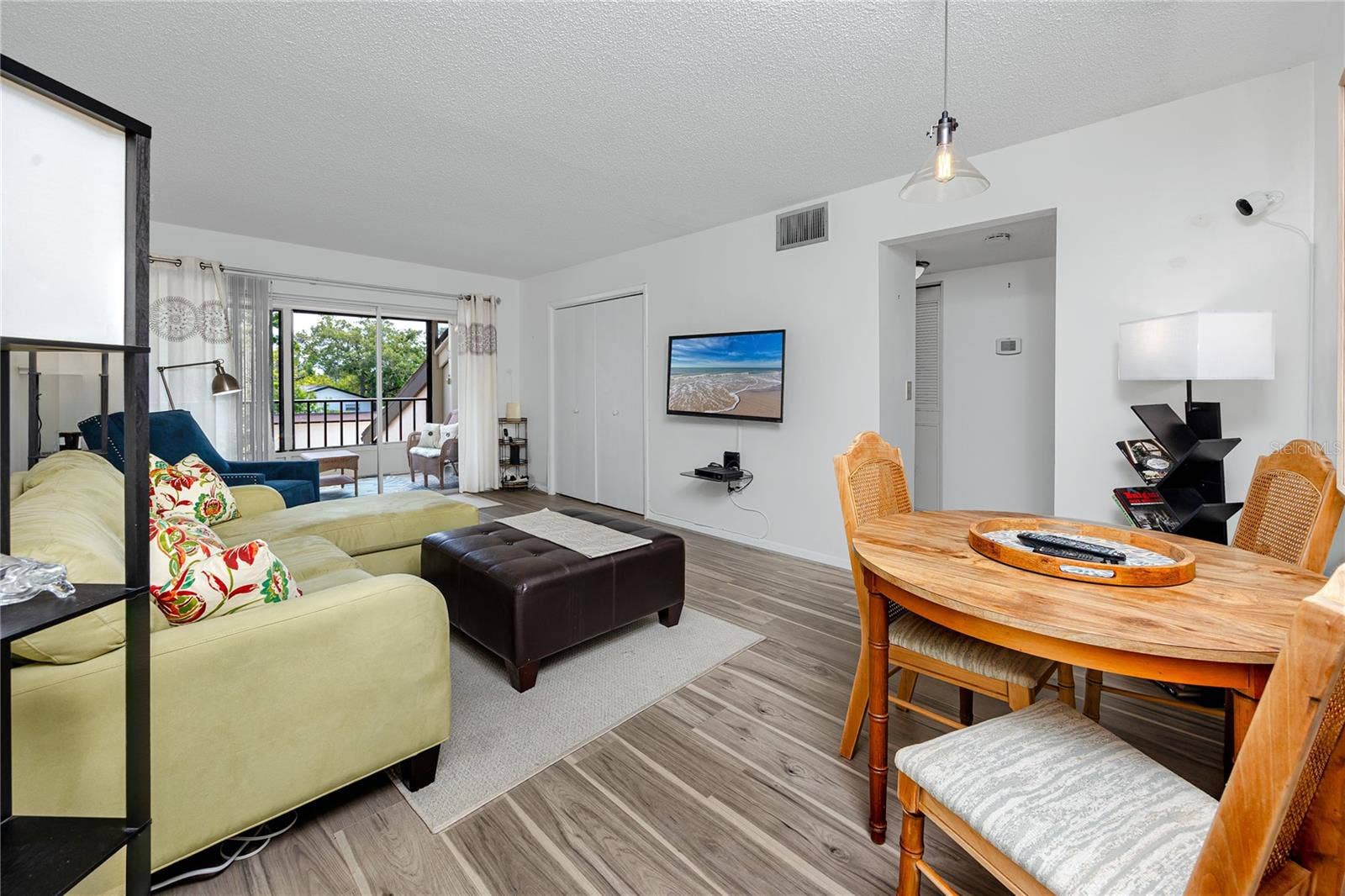 2207 BELLEAIR ROAD, #B30, Clearwater, FL 33764 2207 BELLEAIR ROAD, #B30, Clearwater, FL 33764
