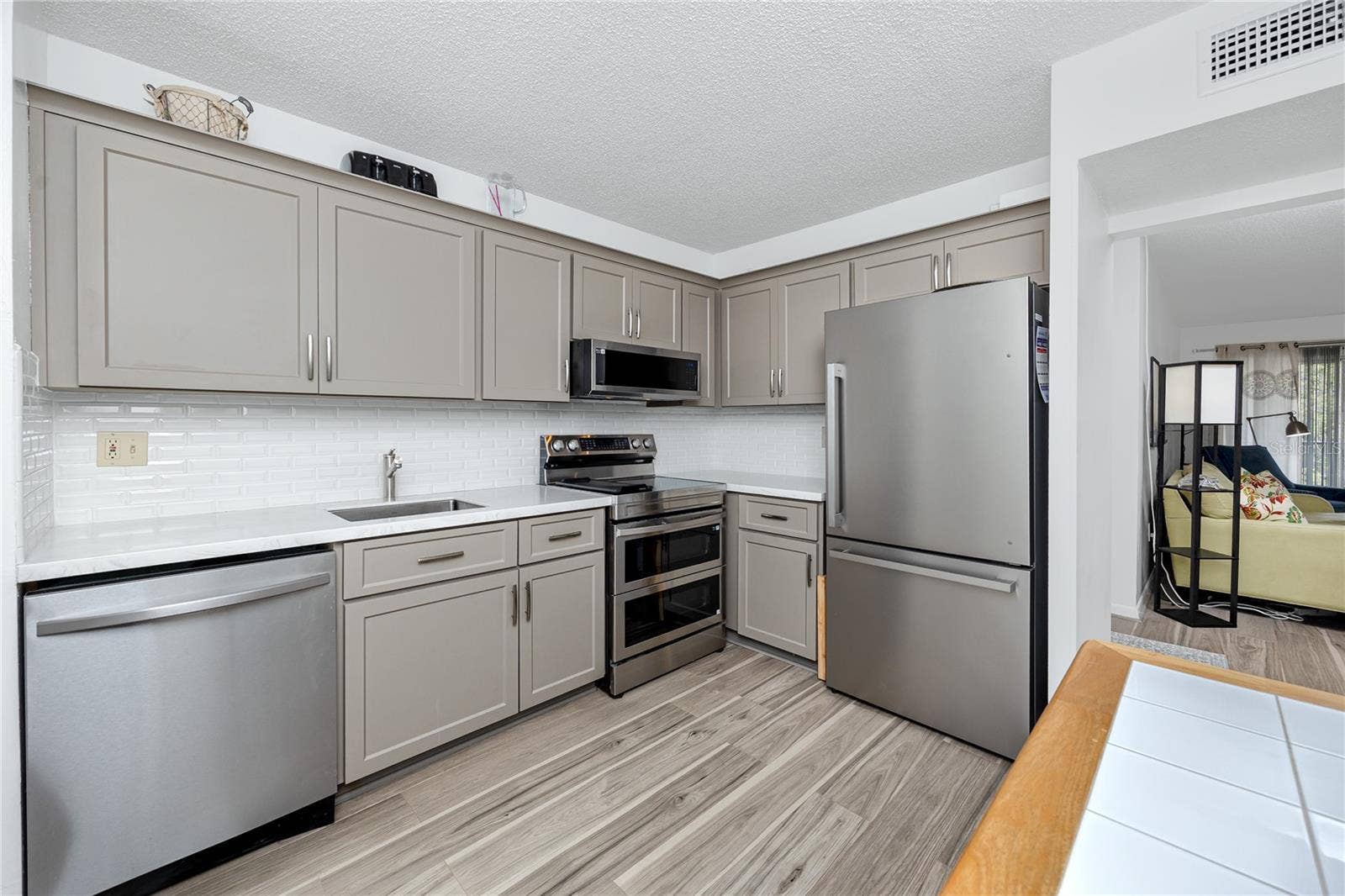2207 BELLEAIR ROAD, #B30, Clearwater, FL 33764 2207 BELLEAIR ROAD, #B30, Clearwater, FL 33764
