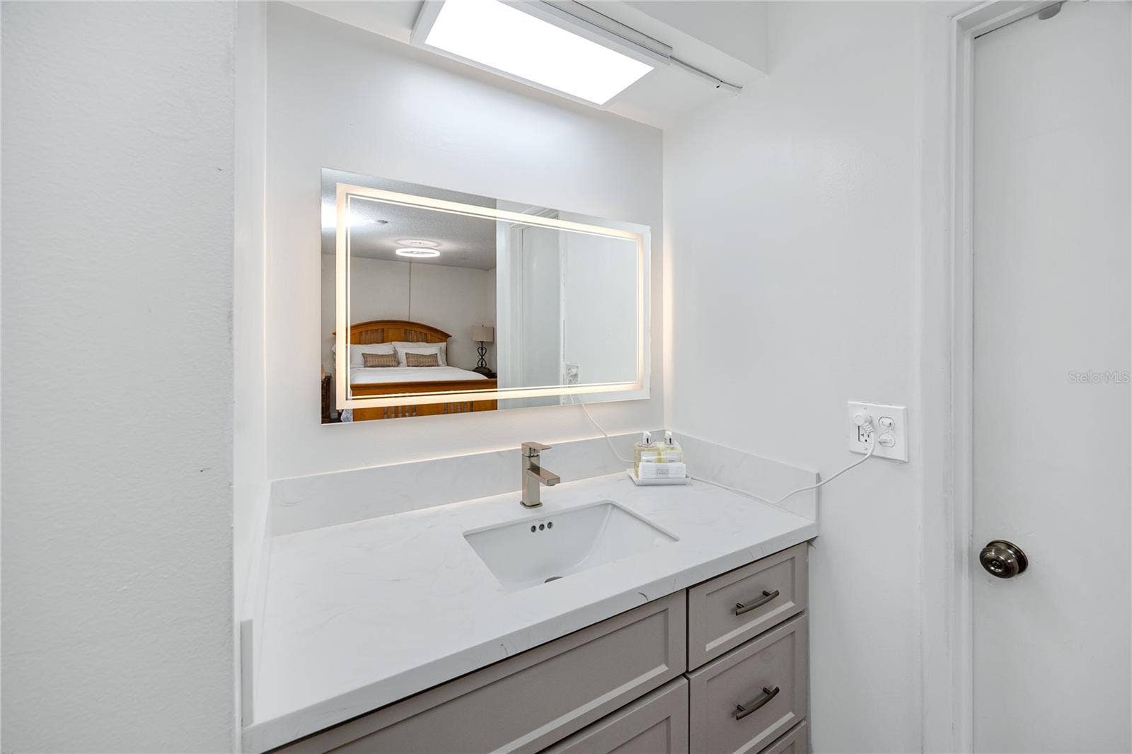 2207 BELLEAIR ROAD, #B30, Clearwater, FL 33764 2207 BELLEAIR ROAD, #B30, Clearwater, FL 33764