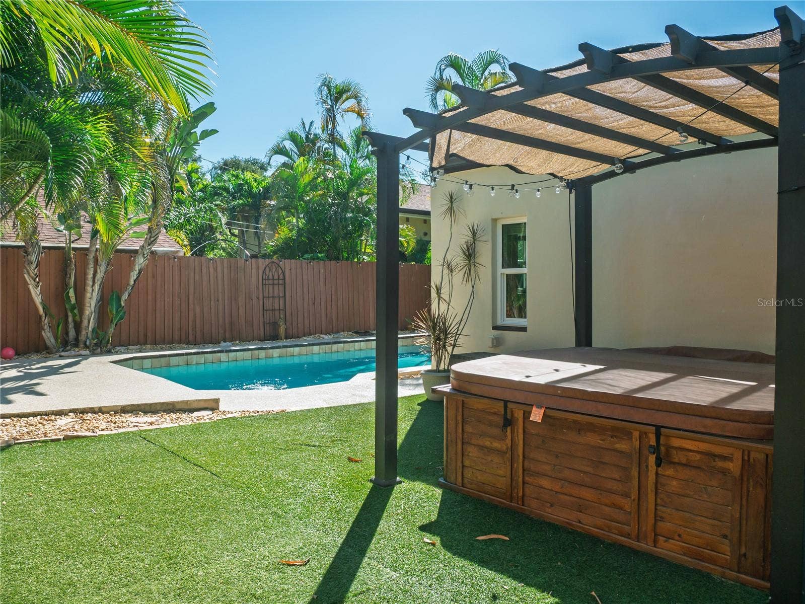 767 17TH AVENUE N, St Petersburg, FL 33704 Hot Tub (Can be removed upon request)