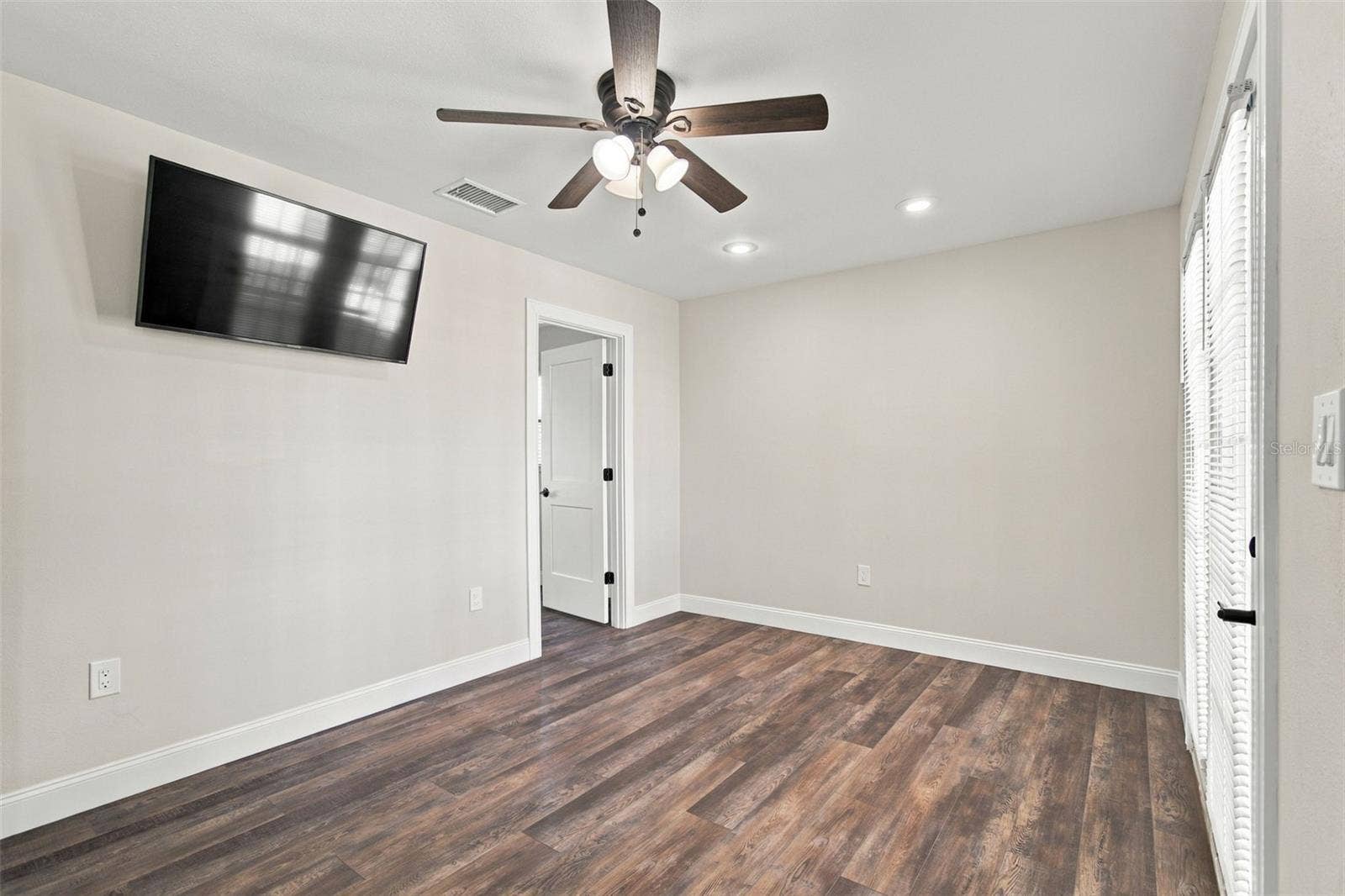 8135 BAYSHORE DRIVE, Treasure Island, FL 33706