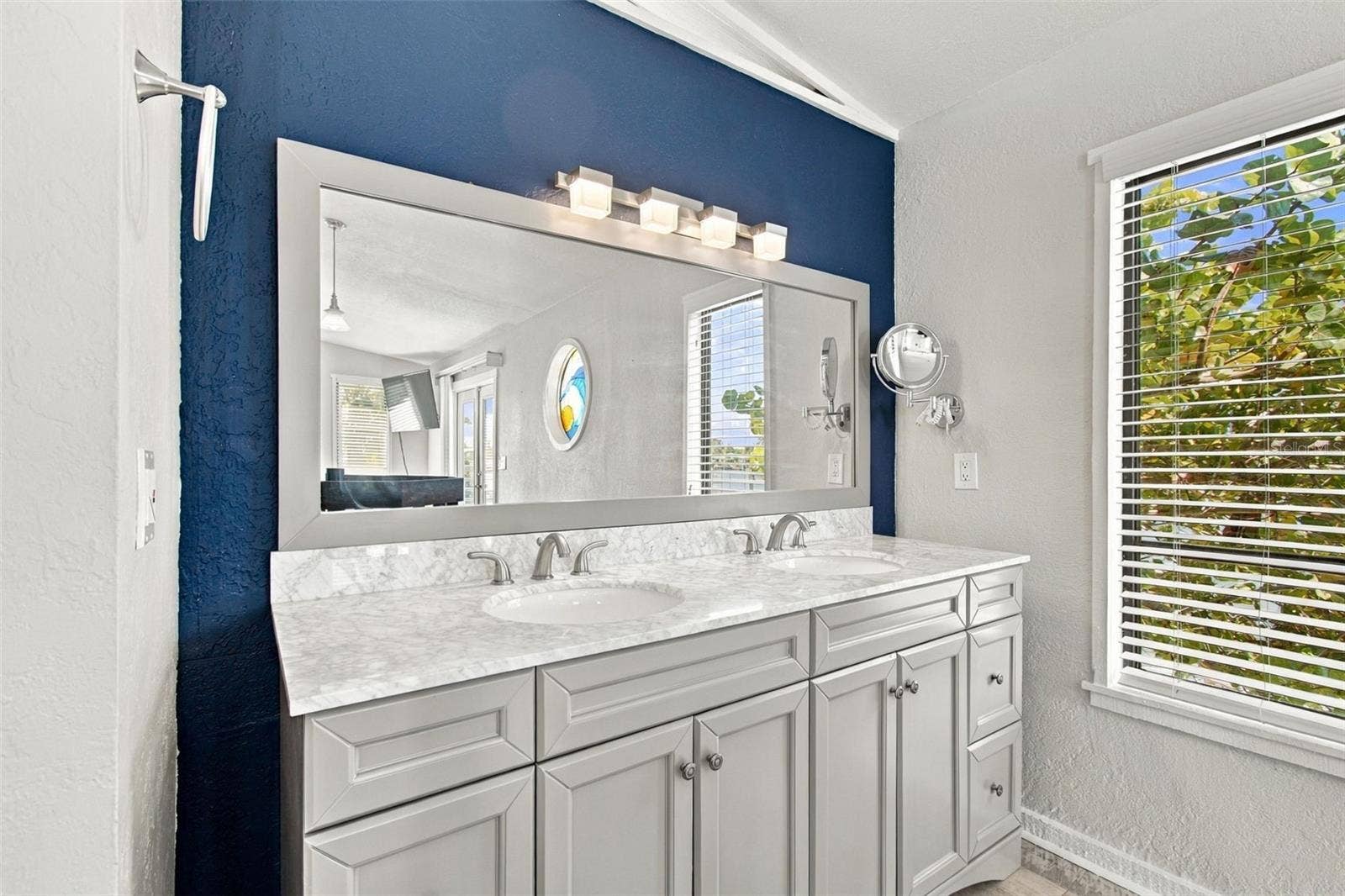 8135 BAYSHORE DRIVE, Treasure Island, FL 33706