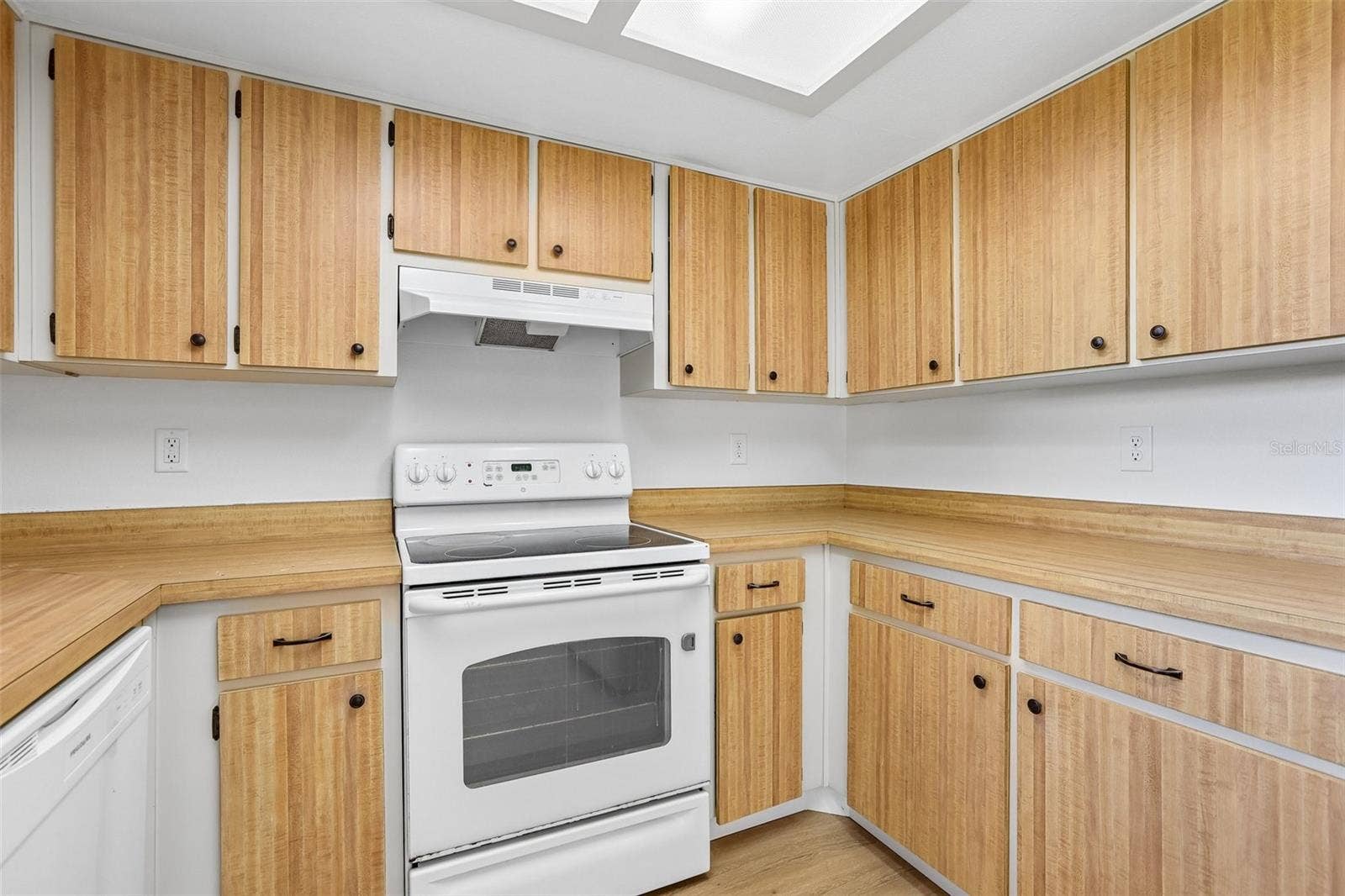 39720 MEADOWOOD LOOP, Zephyrhills, FL 33542 39720 MEADOWOOD LOOP, Zephyrhills, FL 33542