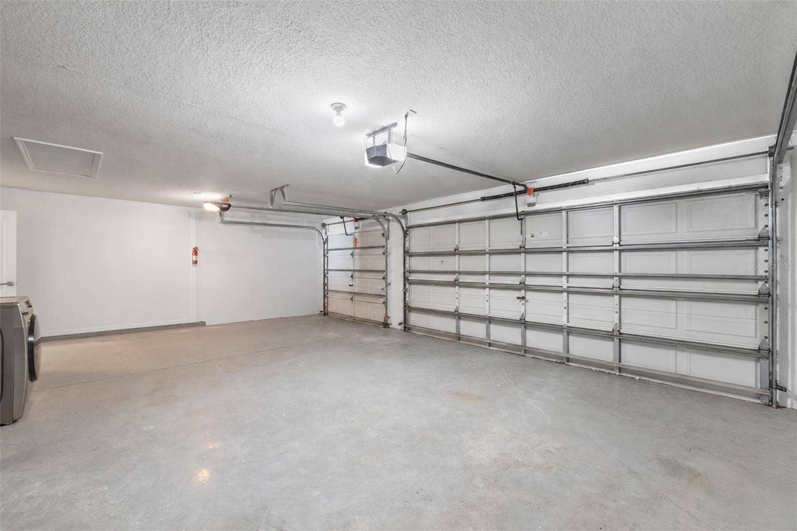 10416 MEADOW SPRING DRIVE, Tampa, FL 33647 Garage