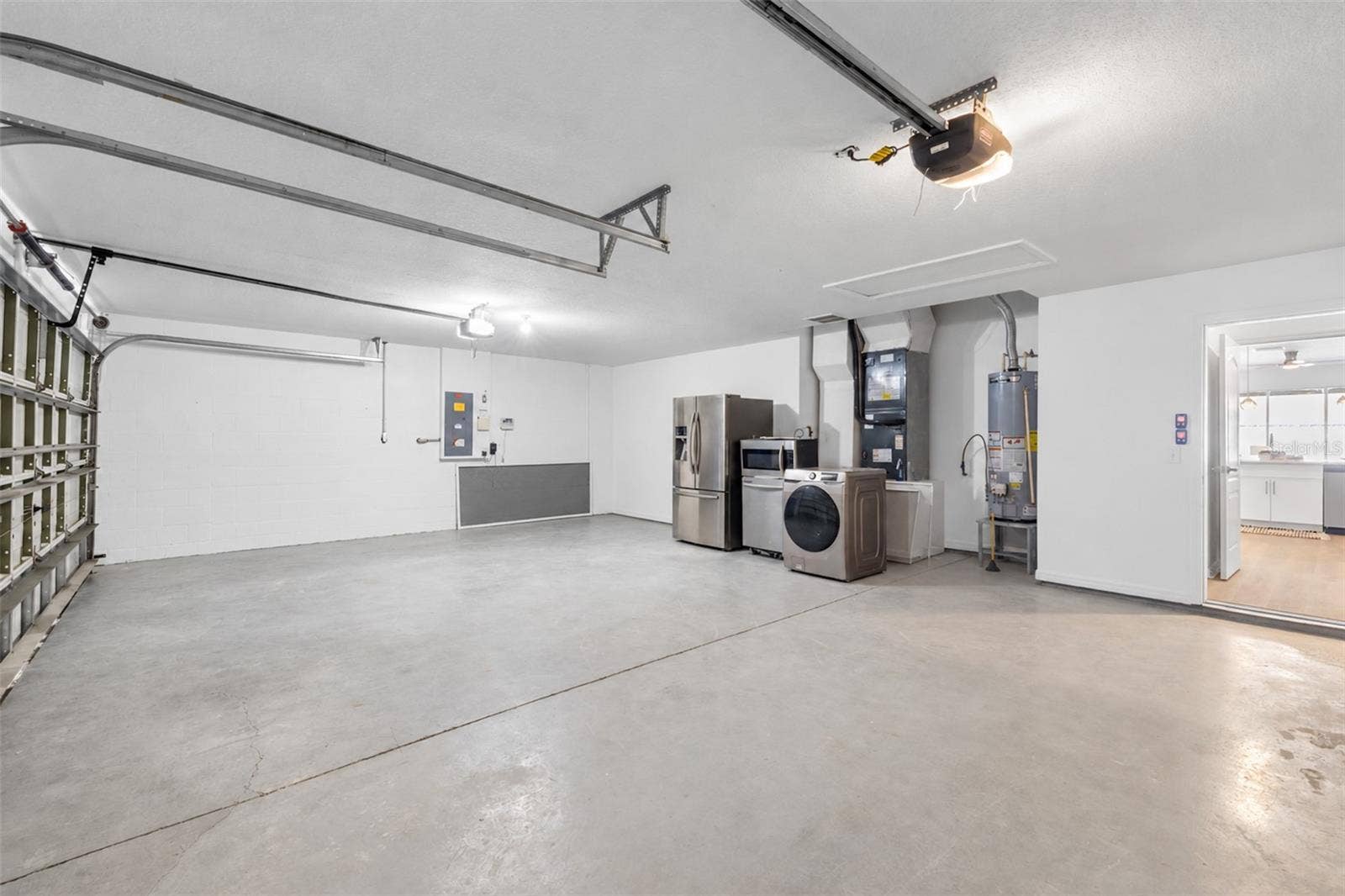10416 MEADOW SPRING DRIVE, Tampa, FL 33647 Garage