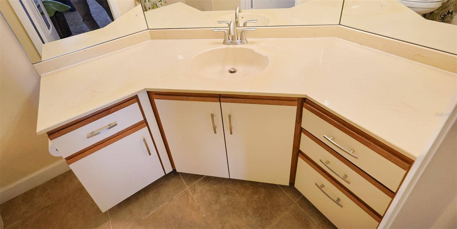 2333 FEATHER SOUND DRIVE, #A409, Clearwater, FL 33762 2333 FEATHER SOUND DRIVE, #A409, Clearwater, FL 33762