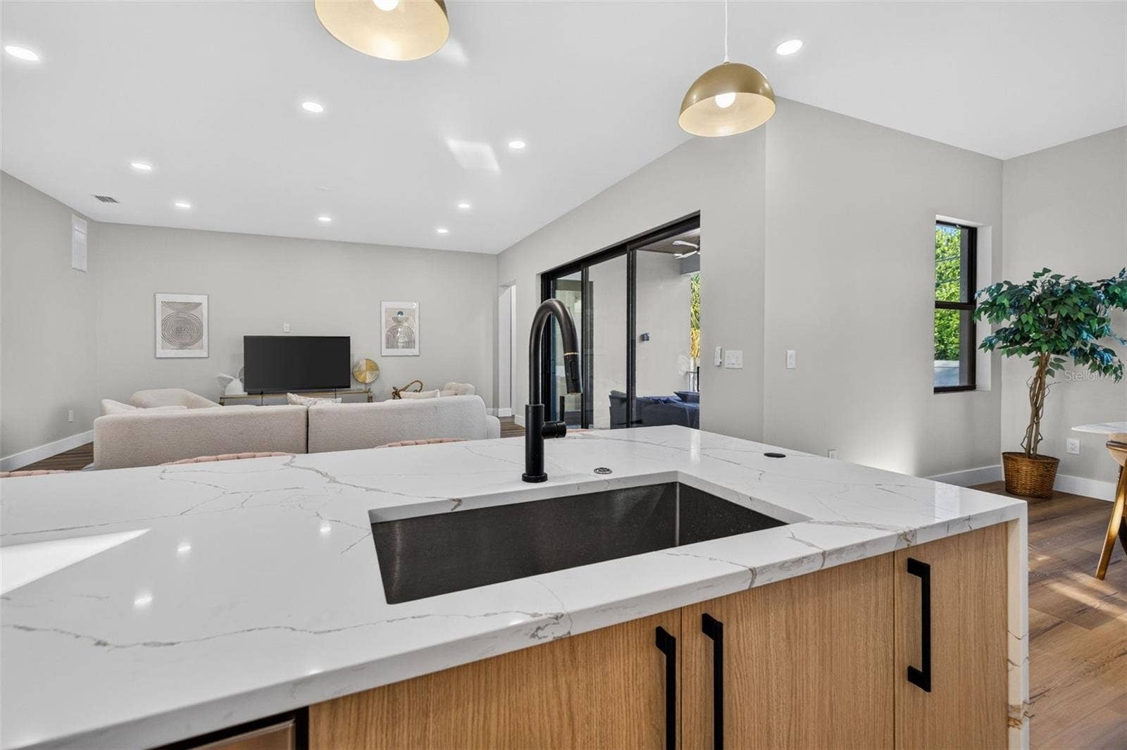 4219 W BAY VIEW AVENUE, Tampa, FL 33611 4219 W BAY VIEW AVENUE, Tampa, FL 33611
