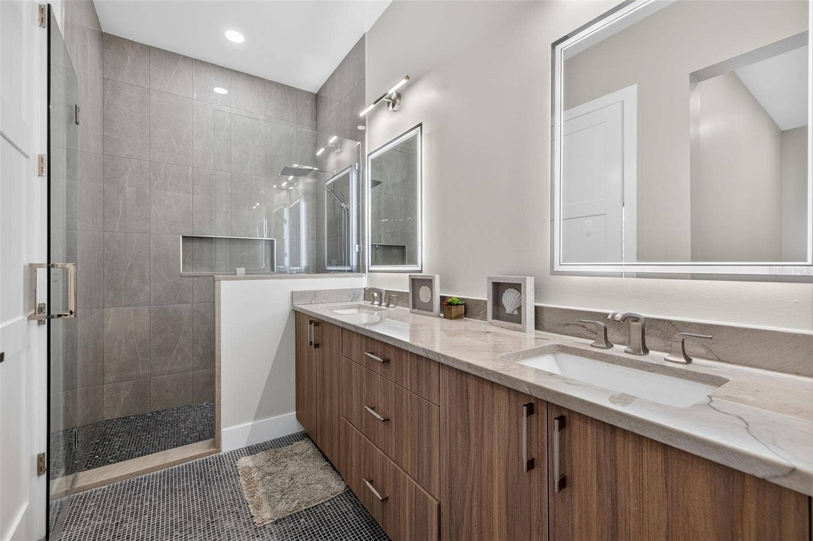 4219 W BAY VIEW AVENUE, Tampa, FL 33611 4219 W BAY VIEW AVENUE, Tampa, FL 33611