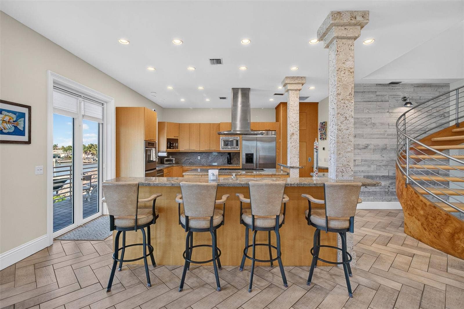 532 JOHNS PASS AVENUE, Madeira Beach, FL 33708
