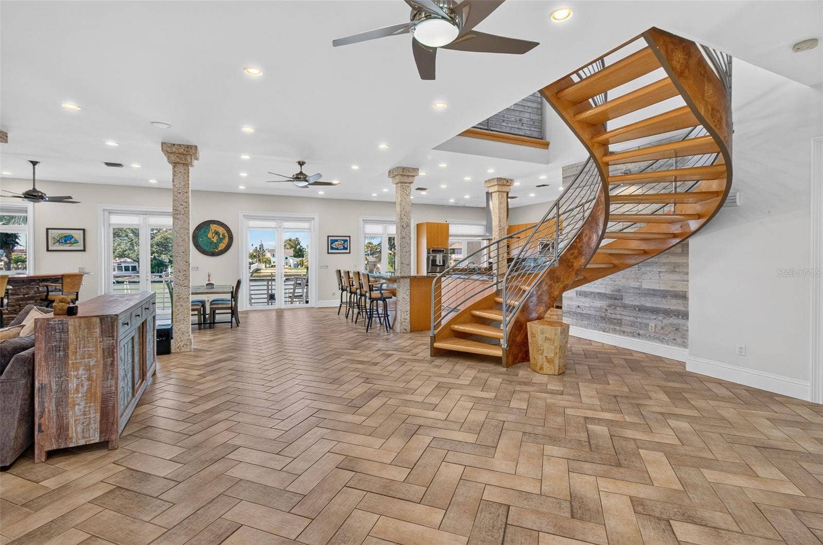 532 JOHNS PASS AVENUE, Madeira Beach, FL 33708