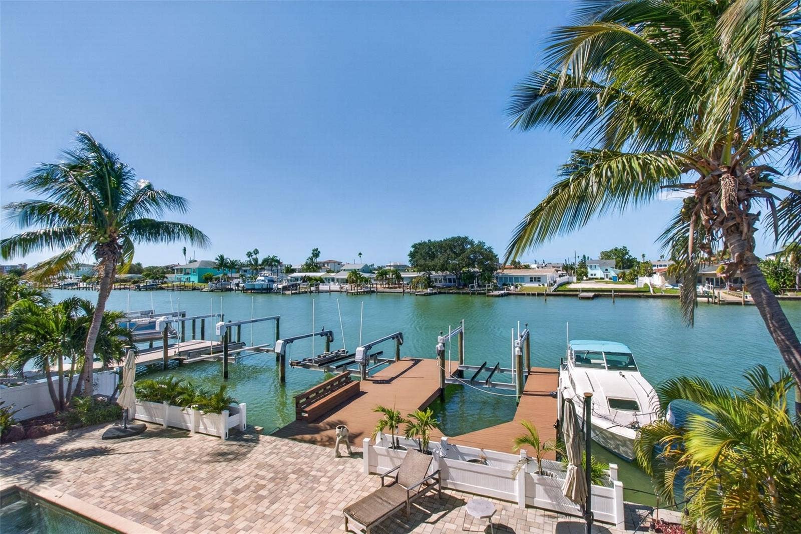 532 JOHNS PASS AVENUE, Madeira Beach, FL 33708